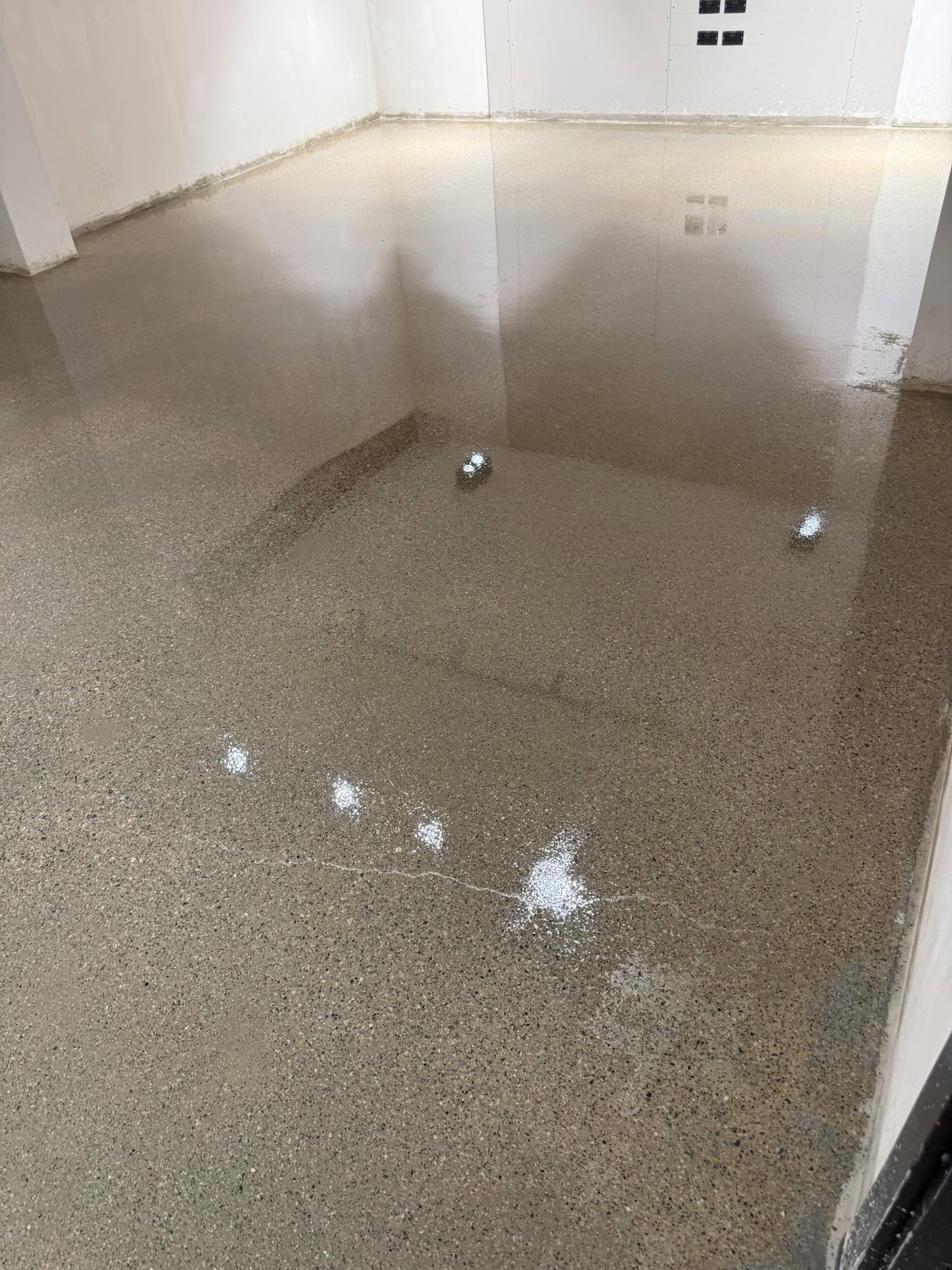 KKTC beton silim uygulaması, dayanıklı ve modern beton zemin hazırlama, KKTC mermer silim, KKTC beton silim, Kıbrıs mermer silim, Kıbrıs beton silim ve beton cilalama uygulaması