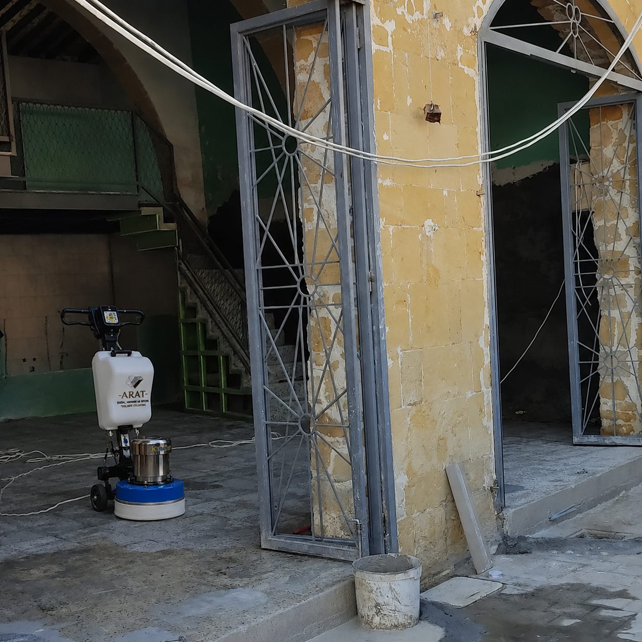 Kıbrıs beton cilalama hizmeti, beton yüzey parlatma ve zemin bakımı, KKTC mermer silim, KKTC beton silim, Kıbrıs mermer silim, Kıbrıs beton silim ve beton cilalama uygulaması